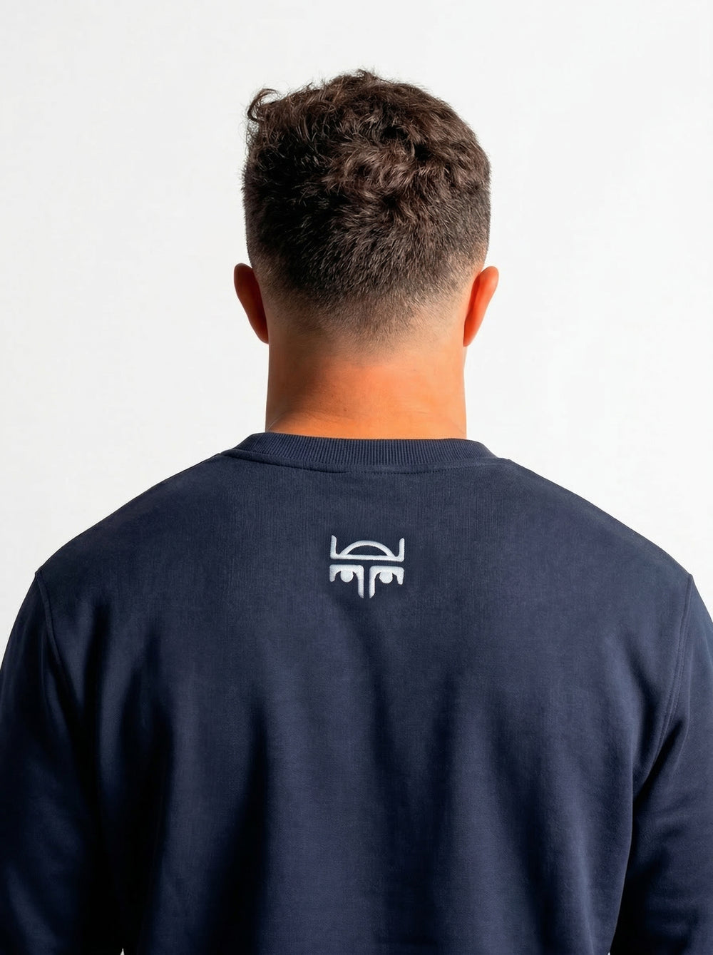 POLERON CREWNECK REGULAR HOMBRE TAPU AZUL MARINO WAKA
