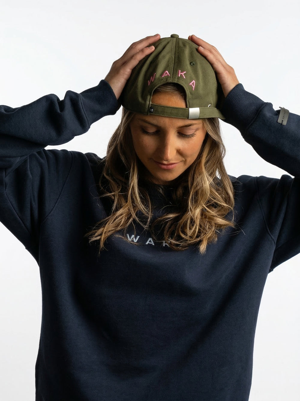POLERON CREWNECK REGULAR MUJER TAPU AZUL MARINO WAKA