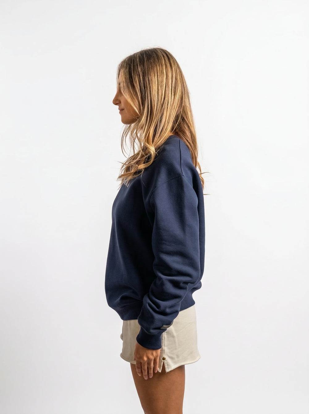 POLERON CREWNECK REGULAR MUJER TAPU AZUL MARINO WAKA