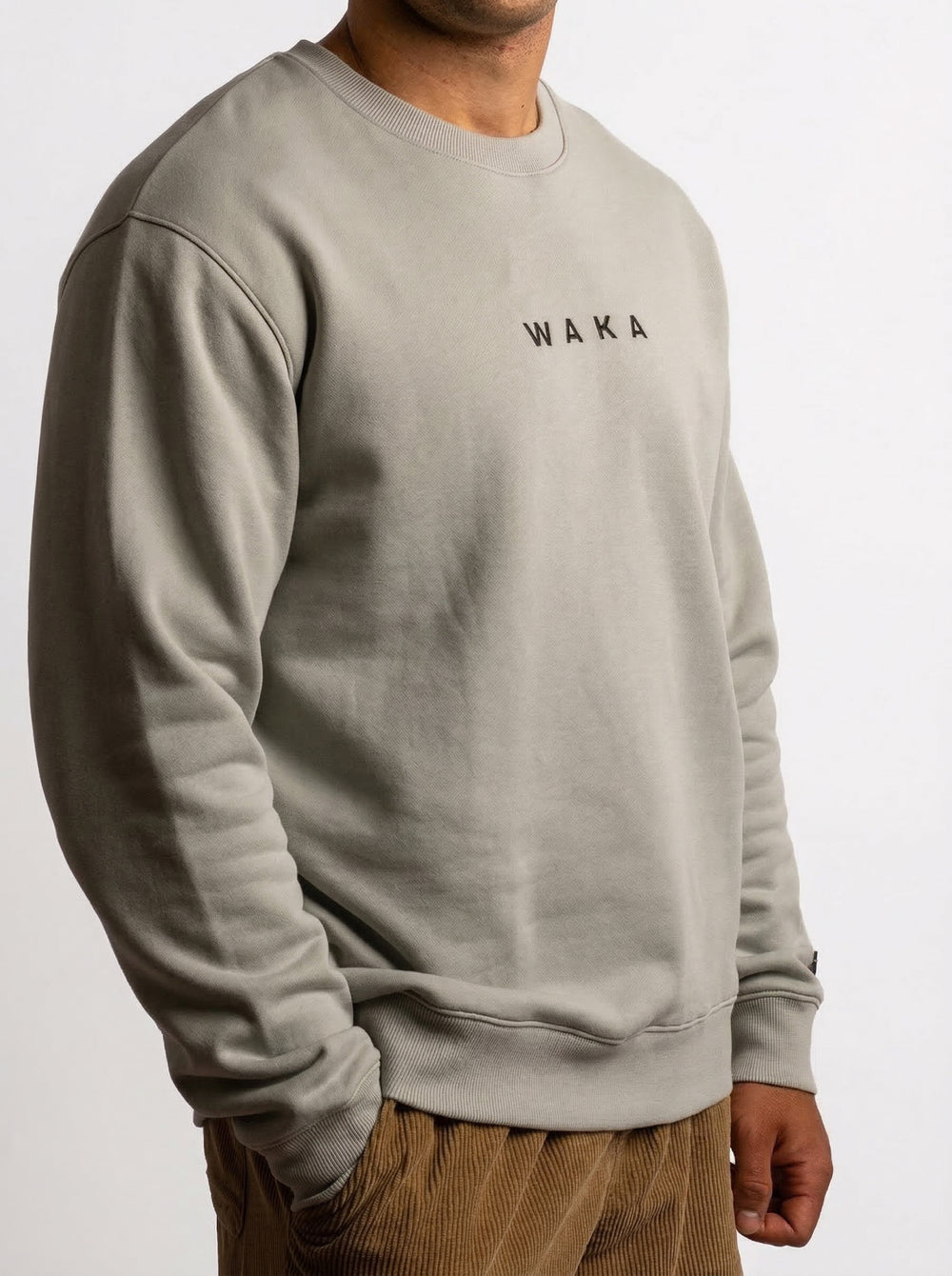 POLERON CREWNECK REGULAR HOMBRE TAPU GRIS WAKA